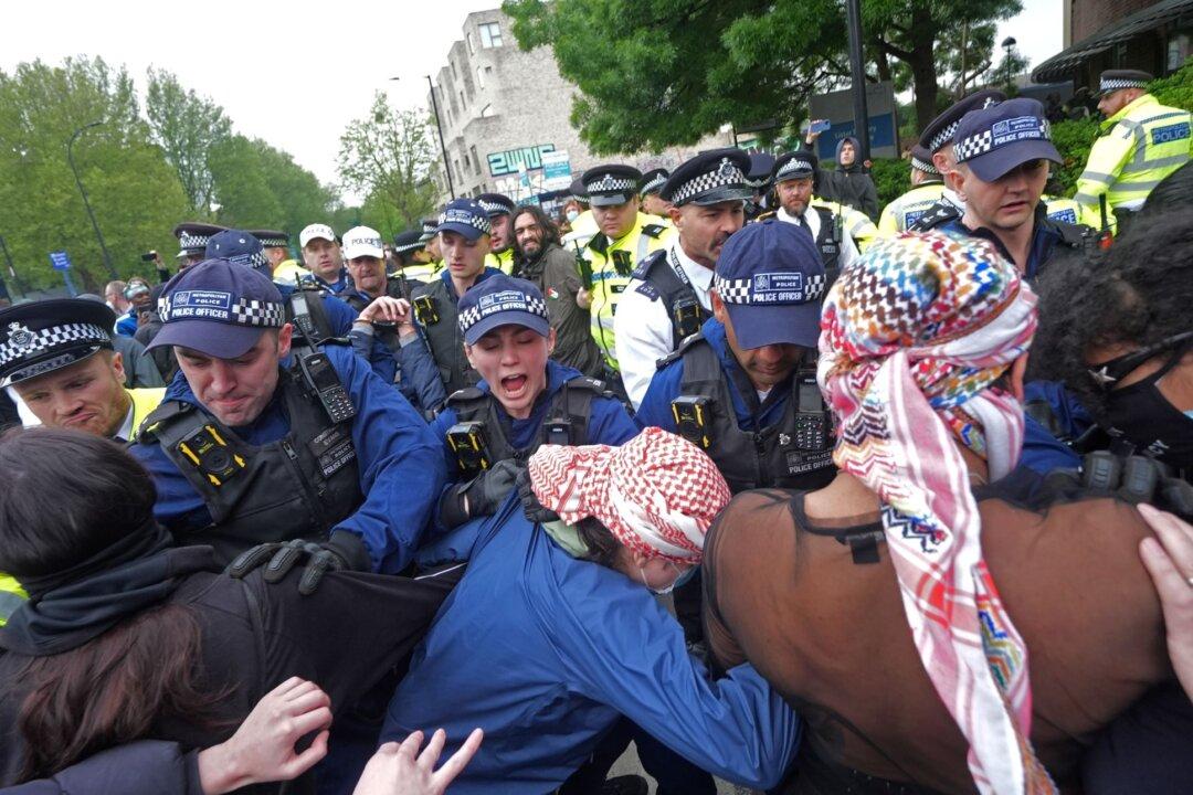 Downing Street Says Peckham Protests Against Illegal Immigrant Removals ‘Unacceptable’