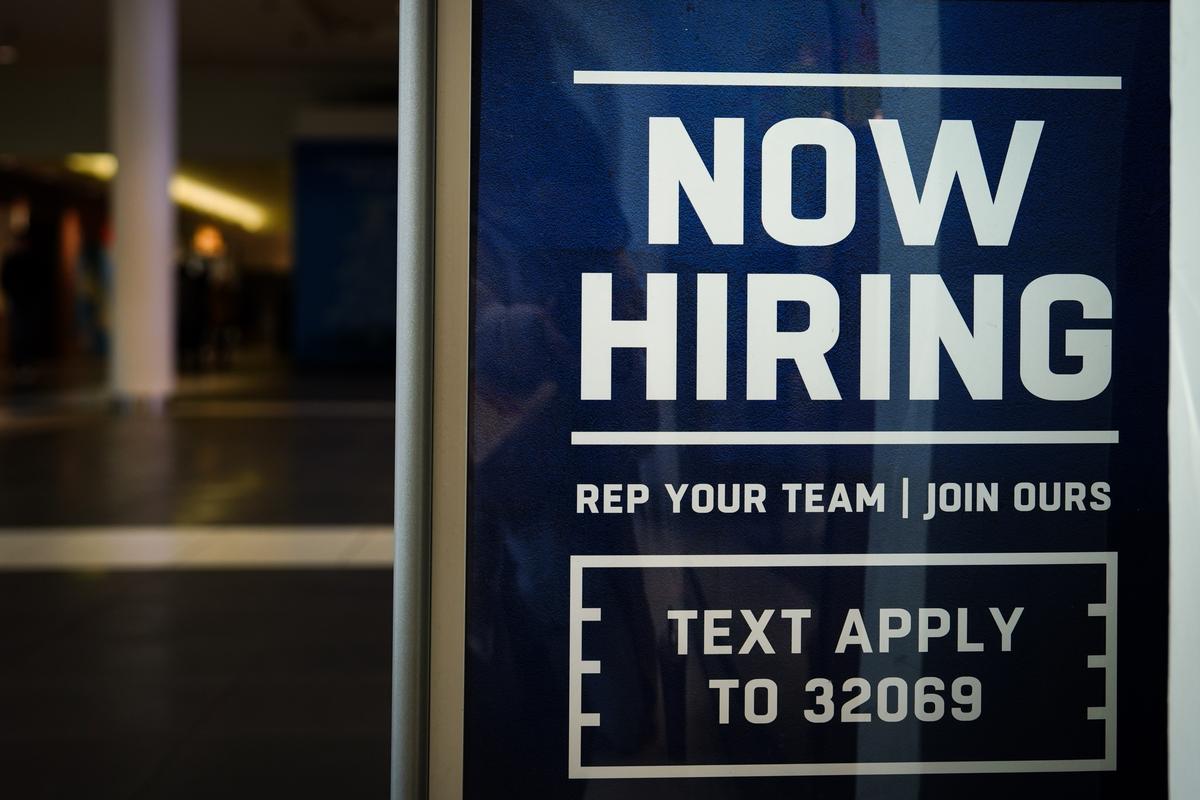US Labor Market Cools Off After Less-Than-Expected 175,000 New Jobs