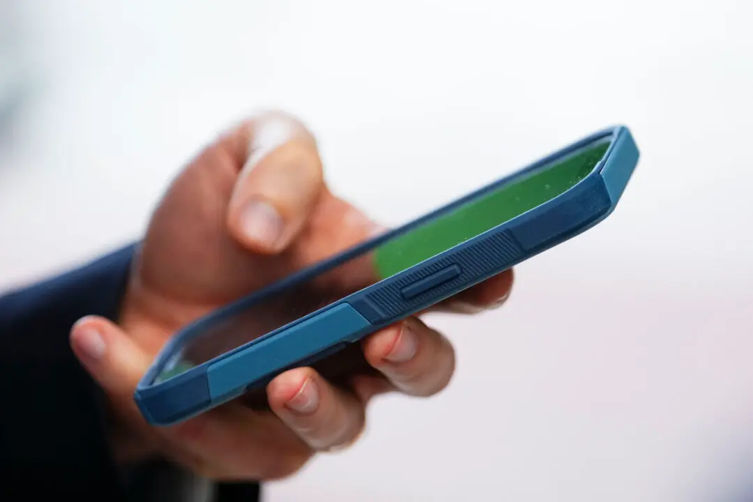 Haircut, Hornet and Luggage Woes Triggered BC’s Most Unusual 911 Calls in 2025