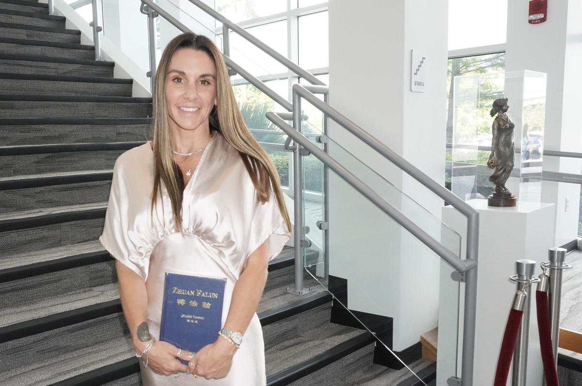 Shen Yun Encompasses the Divine, Says Fashion Designer