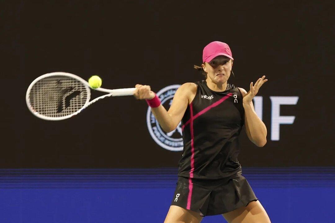 Swiatek Saves a Match Point, Comes Back to Beat Resurgent Osaka at French Open