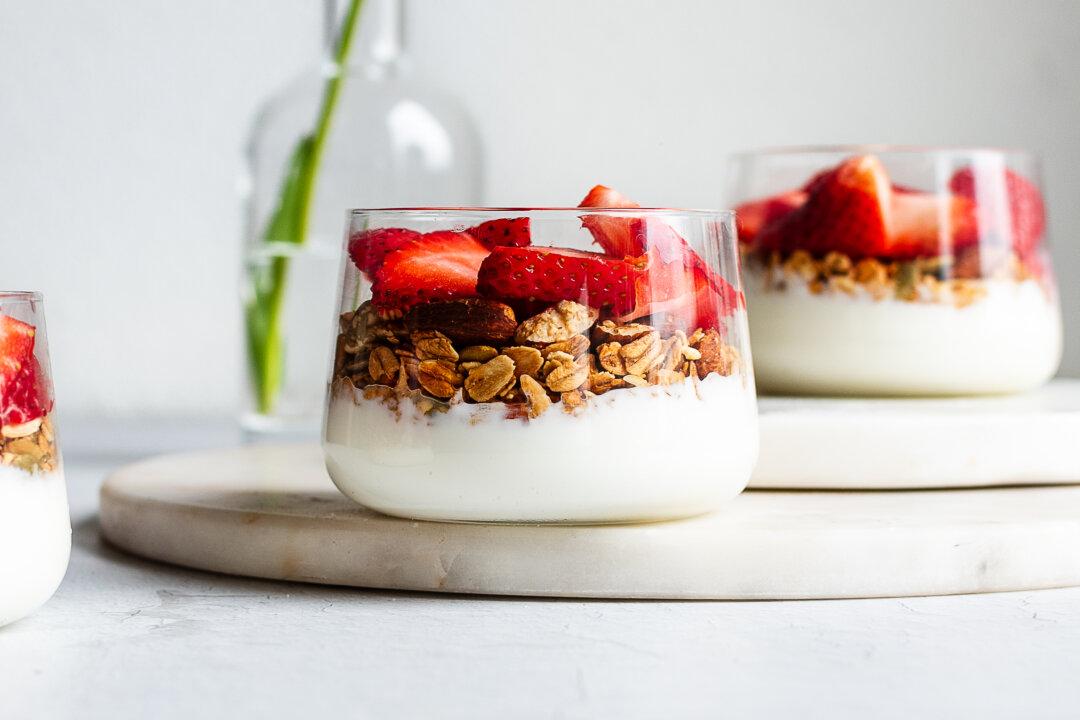 Strawberry Yogurt Parfaits