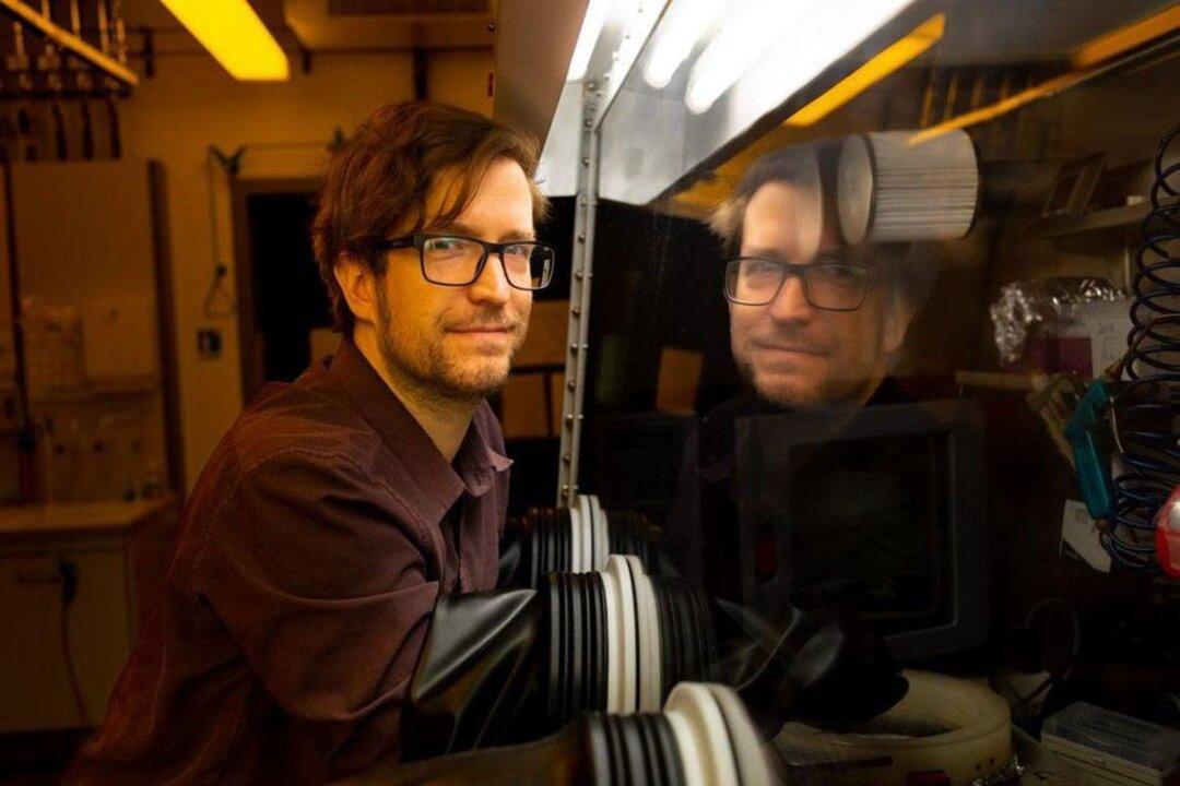 CUHK Discovers Mechanism to Improve Operational Stability and Extend Life of Perovskite Solar Cells
