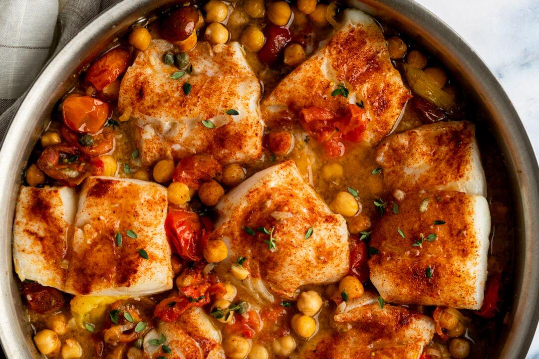 Baked Cod With Tomatoes and Chickpeas