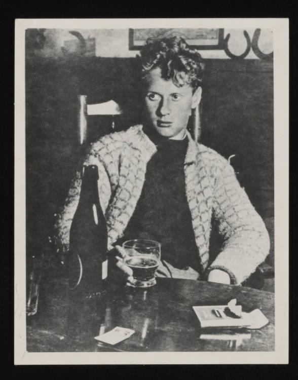 Dylan Thomas's poem "Do Not Go Gently" inspired the essay by Roger Ebert. Poet Dylan Thomas circa 1937–38. (Rosalie Thorne McKenna/CC BY-SA 4.0)