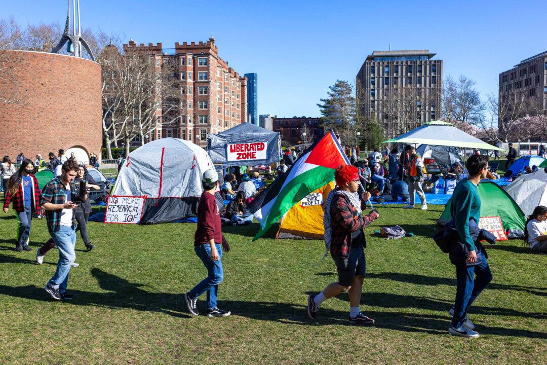 Harvard, MIT Order Students to End Encampments or Face Suspension