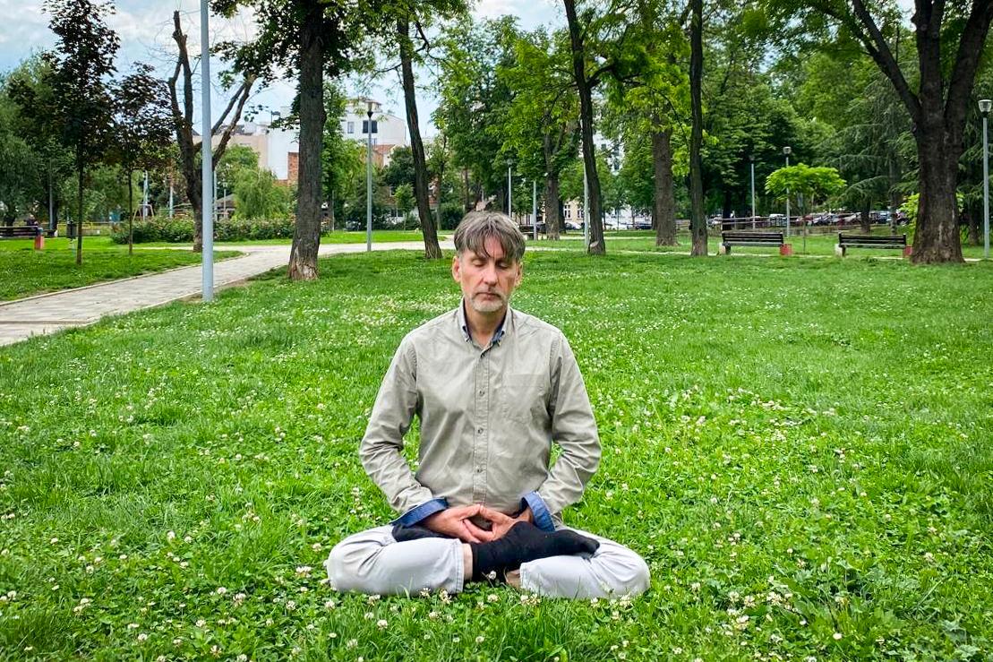 Falun Gong practitioner Dejan Markovic meditates in Belgrade, Serbia, on May 9, 2024. (Courtesy of Dejan Markovic)