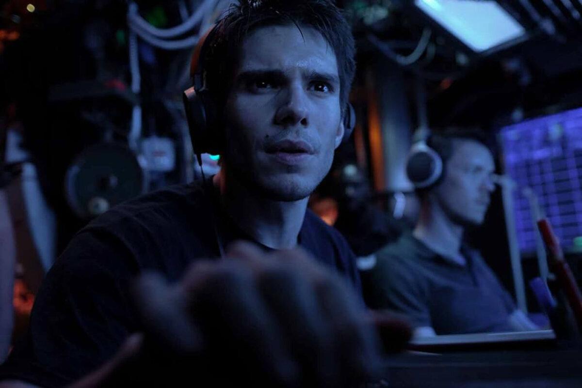 Chanteraide (François Civil) in action under the waves, in “The Wolf’s Call.” (Pathé)