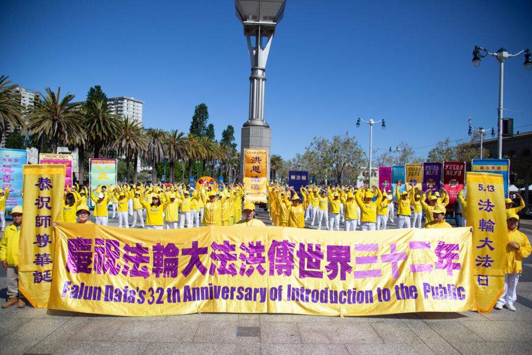 Parade in San Francisco Celebrates Falun Dafa’s 32nd Anniversary