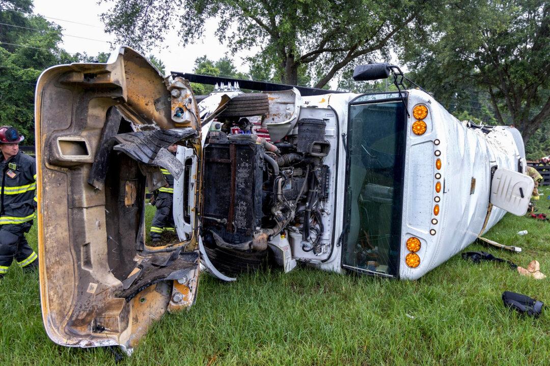 Farm Worker Bus Crash Leaves 8 Dead, 40 Injured in Florida