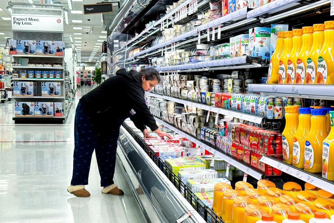 US Inflation Eases Slightly, Boosting Hope for Rate Cuts