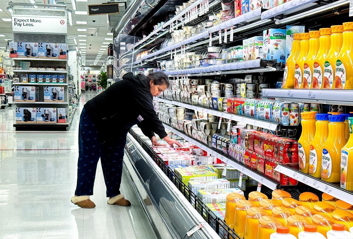 US Inflation Eases Slightly, Boosting Hope for Rate Cuts