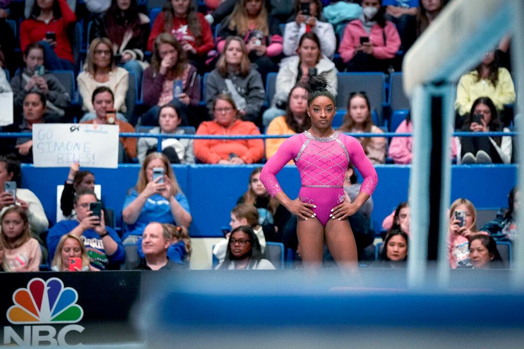 Simone Biles Shines in Return While Gabby Douglas Scratches After Shaky Start at US Classic