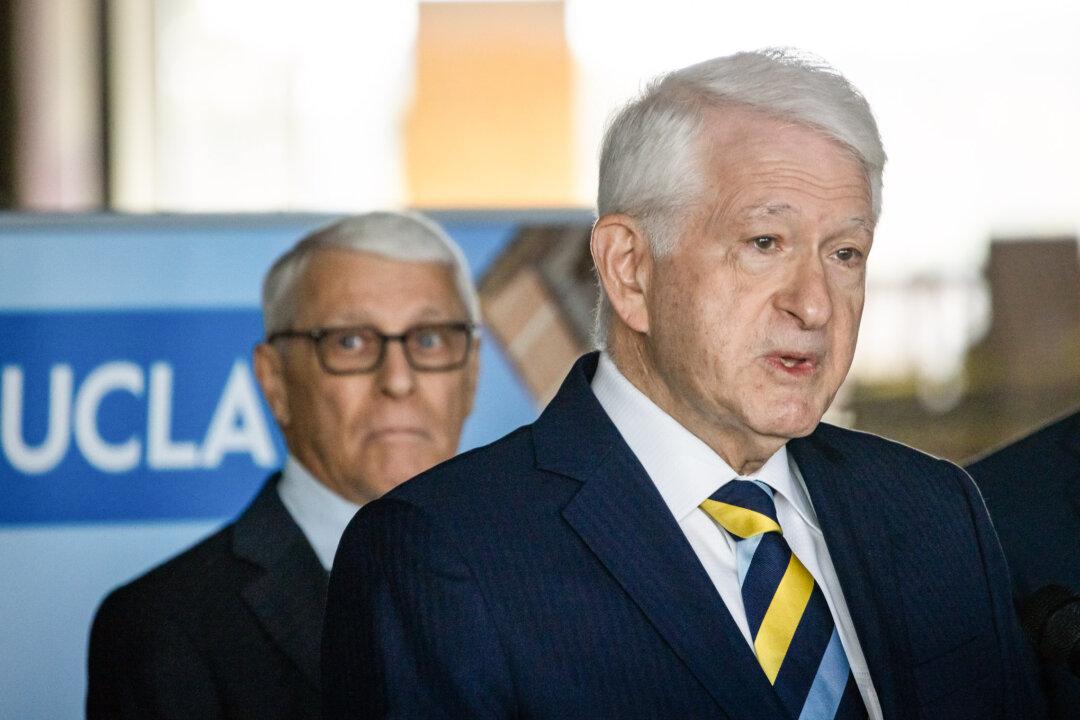 UCLA Faculty Senate Rejects Censure, No-Confidence Motions on Chancellor