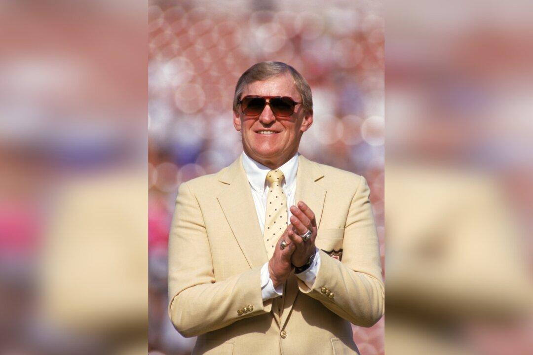 Longtime Oakland Raiders Center Otto Dies at Age 86