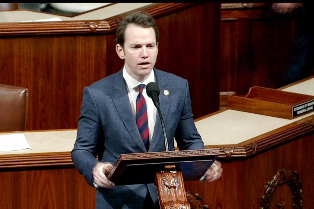 Congressman Pushes for End to College COVID-19 Shot Mandates as Dozens Hold Out