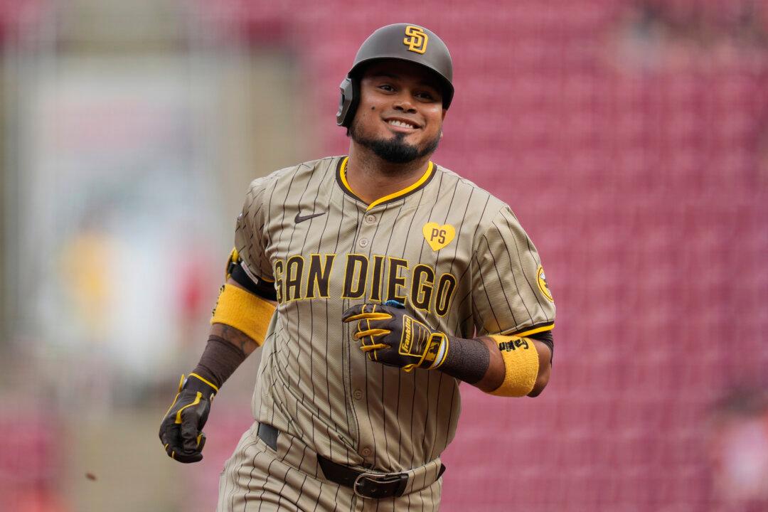 Arraez Sparks Resurgent Padres Offense in Win Over Reds