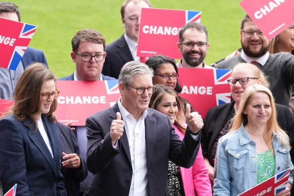 Labour Party leader Sir Keir Starmer (C) during a visit to Gillingham football club in Gillingham, Kent, on May 23, 2024. (Gareth Fuller/PA Wire)