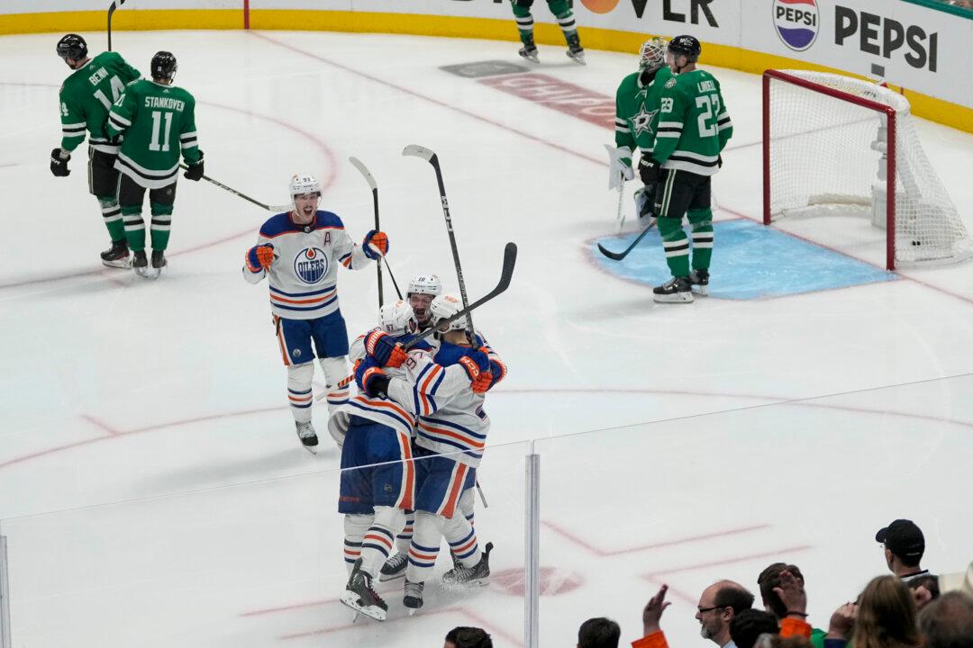 McDavid Survives Earlier Penalty to Score in Overtime as Oilers Take Game 1 From Stars