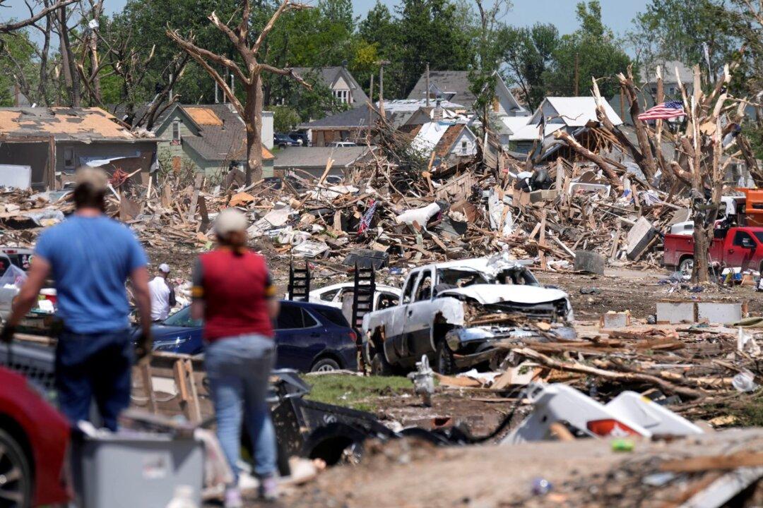 More Severe Weather Forecast in Midwest as Iowa Residents Clean Up Tornado Damage