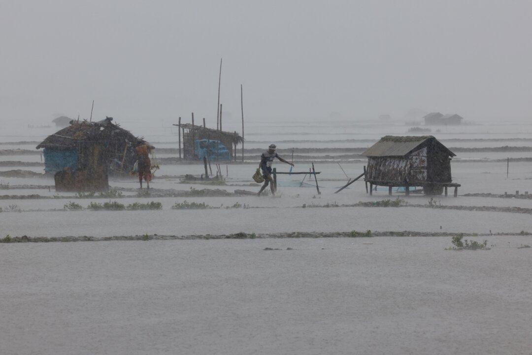 Cyclone Remal Kills 16, Snaps Power Links to Millions in India, Bangladesh