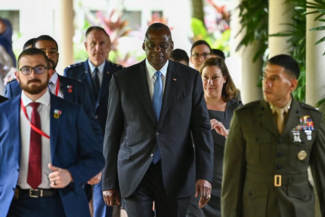 US, China Defense Ministers Hold First Face-to-Face Meetings in 18 Months