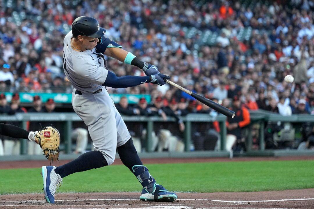 Yankees’ Aaron Judge Makes Himself Right at Home vs. Giants