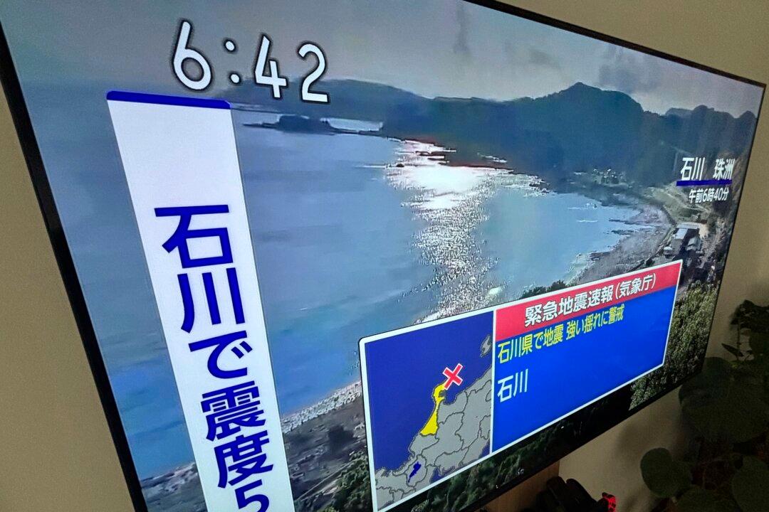 Earthquakes Shake Japanese Region, Collapse 2 Homes That Were Damaged in Deadly January Quake