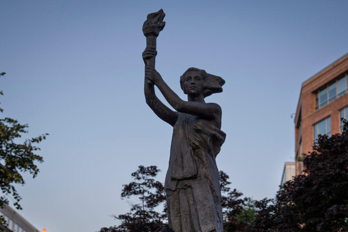 People commemorate the June 4, 1989, Tiananmen Square Massacre at the Victims of Communism Memorial in Washington on June 3, 2024. (Madalina Vasiliu/The Epoch Times)