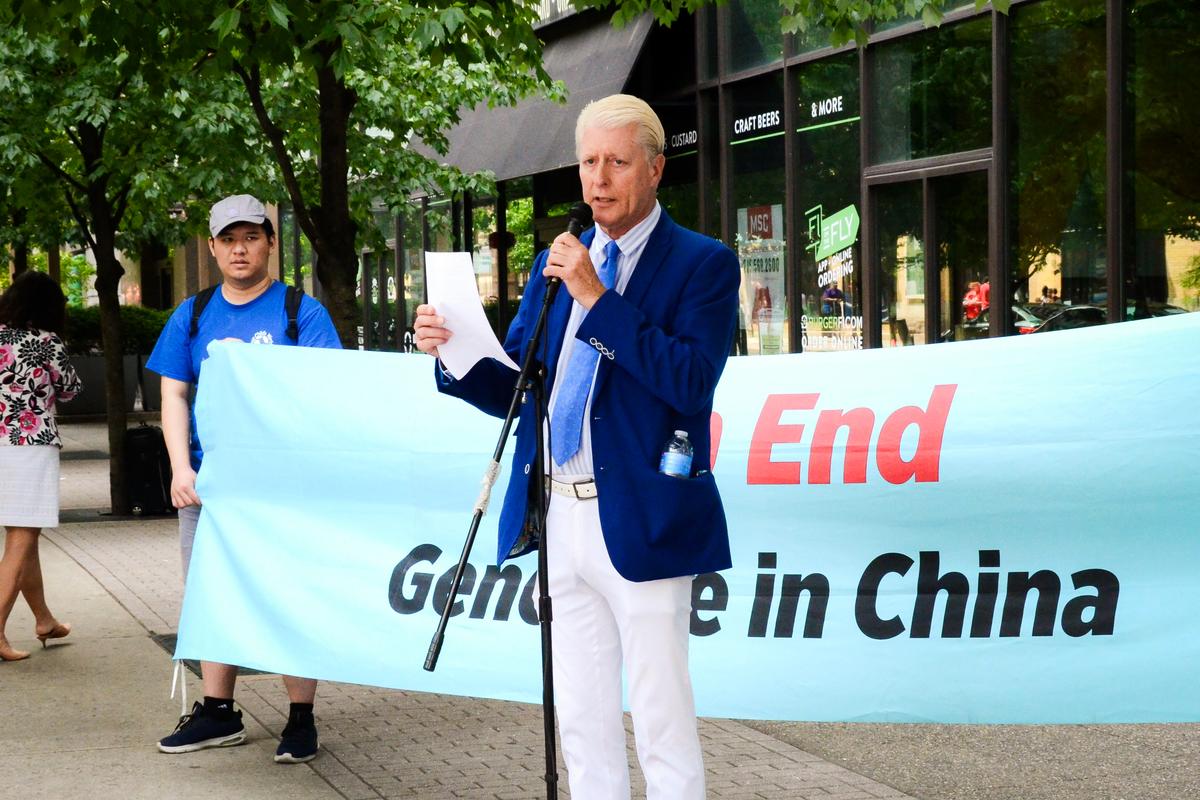Dana Churchill, N.M.D., DAFOH Delegate for the U.S. West Coast, speaks at a rally outside the American Transplant Congress 2024 in Philadelphia on June 2, 2024. (Frank Liang/ The Epoch Times)