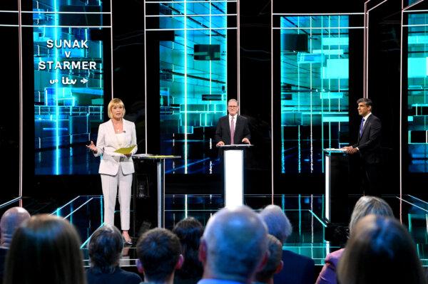 Prime Minister Rishi Sunak (R), host Julie Etchingham (L), and Labour Party leader Sir Keir Starmer (C) during the ITV General Election debate at MediaCity in Salford, England, on June 3, 2024. (ITV/PA)