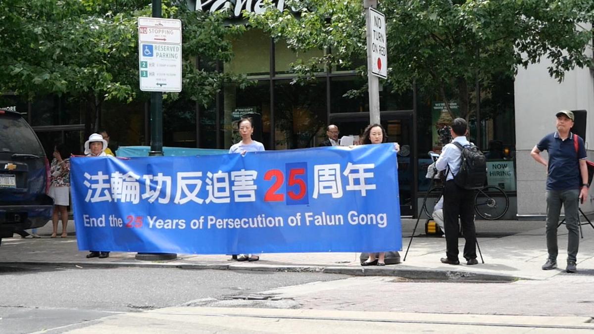 A rally was held outside the American Transplant Congress (ATC) 2024 in Philadelphia on June 2, 2024, calling for an end to forced organ harvesting in China. (Andrew Li/The Epoch Times)