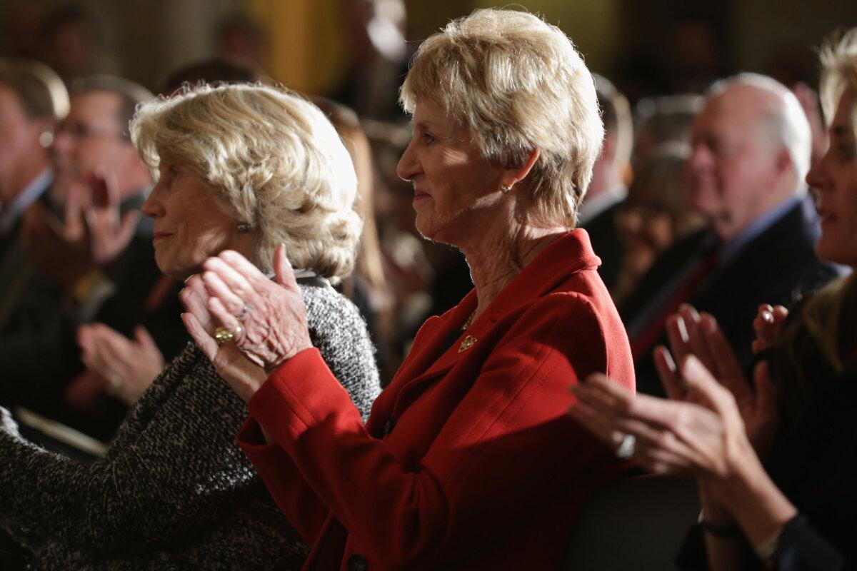 Barbara Nicklaus (C) applauds during her husband's Congressional Gold Medal ceremony in the U.S. Capitol Rotunda in Washington on March 24, 2015. (Chip Somodevilla/Getty Images)