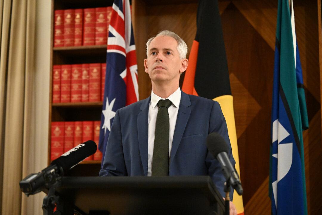 Minister Issues New Directive on Deporting Criminals