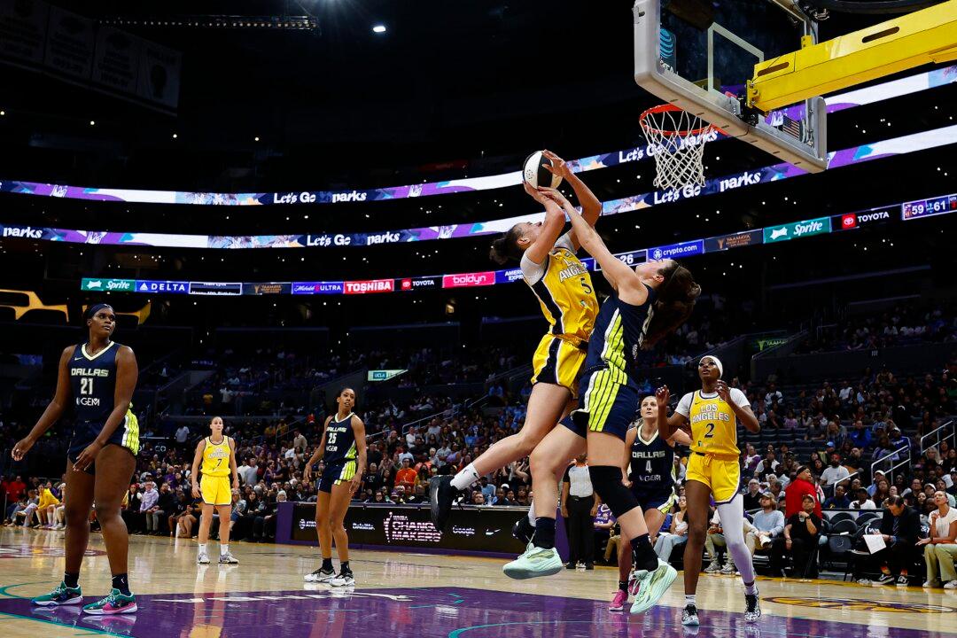 Dearica Hamby Guides Sparks to Victory Over Wings