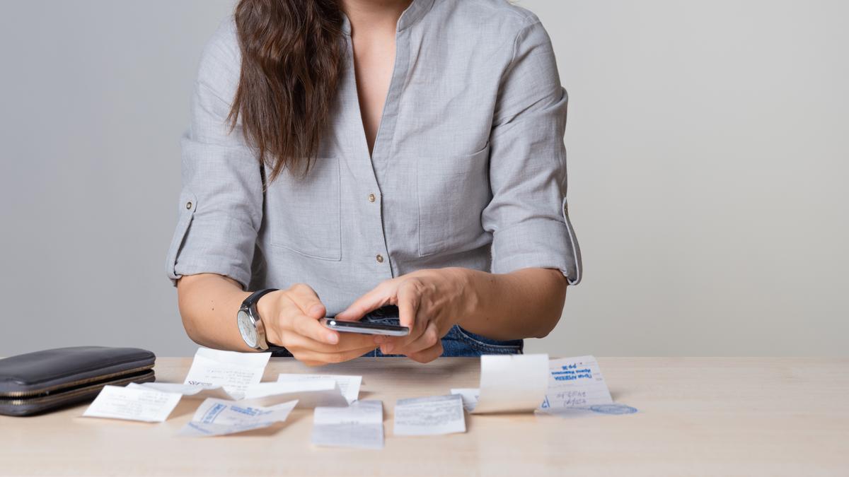 The Power of Tracking Your Finances: From Clueless to Cash Savvy (4/6)