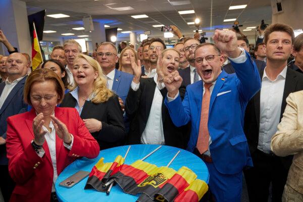 Alice Weidel (C) and Tino Chrupalla (C right), both AfD federal chairmen, cheer at the AfD party headquarters during the forecast for the European elections, in Berlin on June 9, 2024. (Joerg Carstensen/dpa via AP)