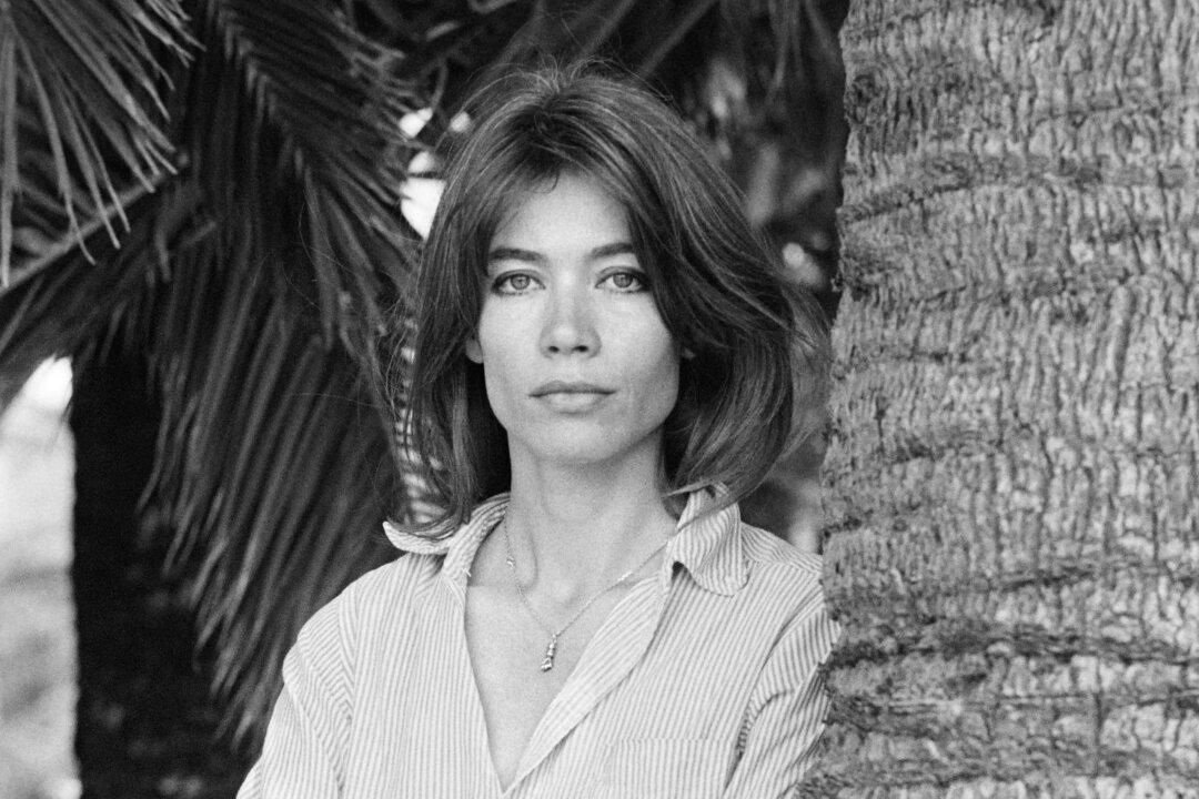 French Singer, Actress and Model Françoise Hardy Dies at 80