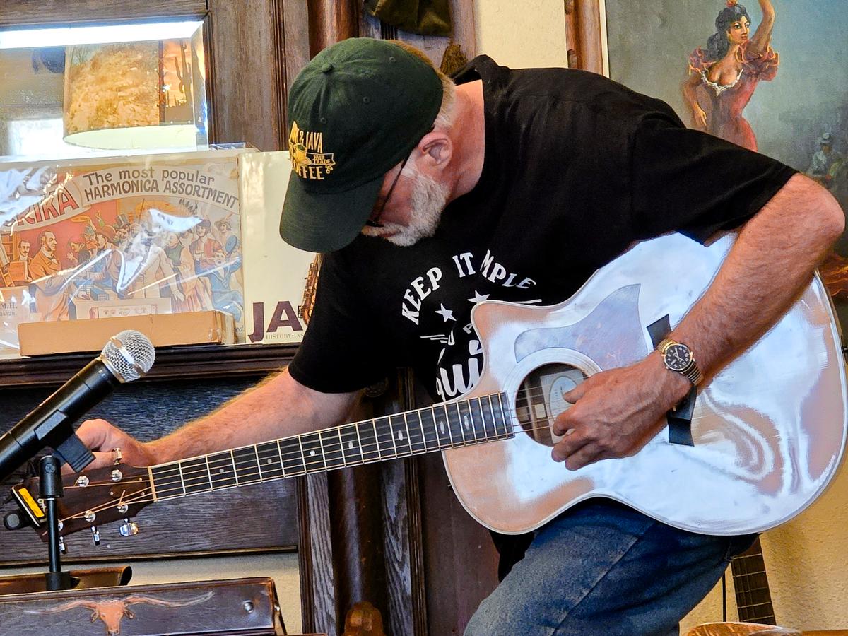 In Arizona, Tuning in to the Sweet Music of Life and Escaping the World’s Turmoil