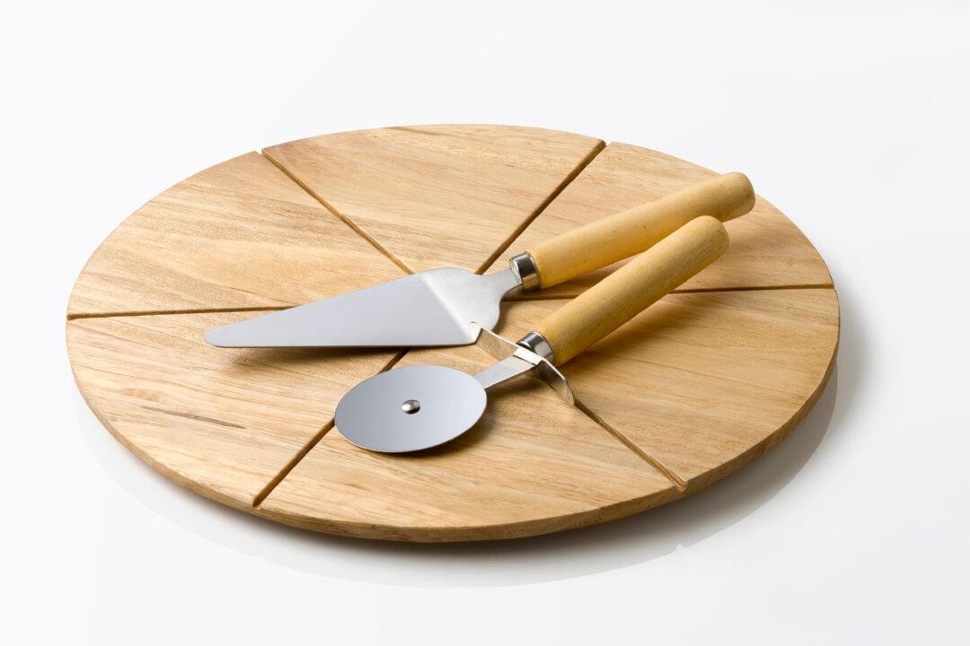 Buffalo Chicken Pizza: All the Spice With None of the Mess