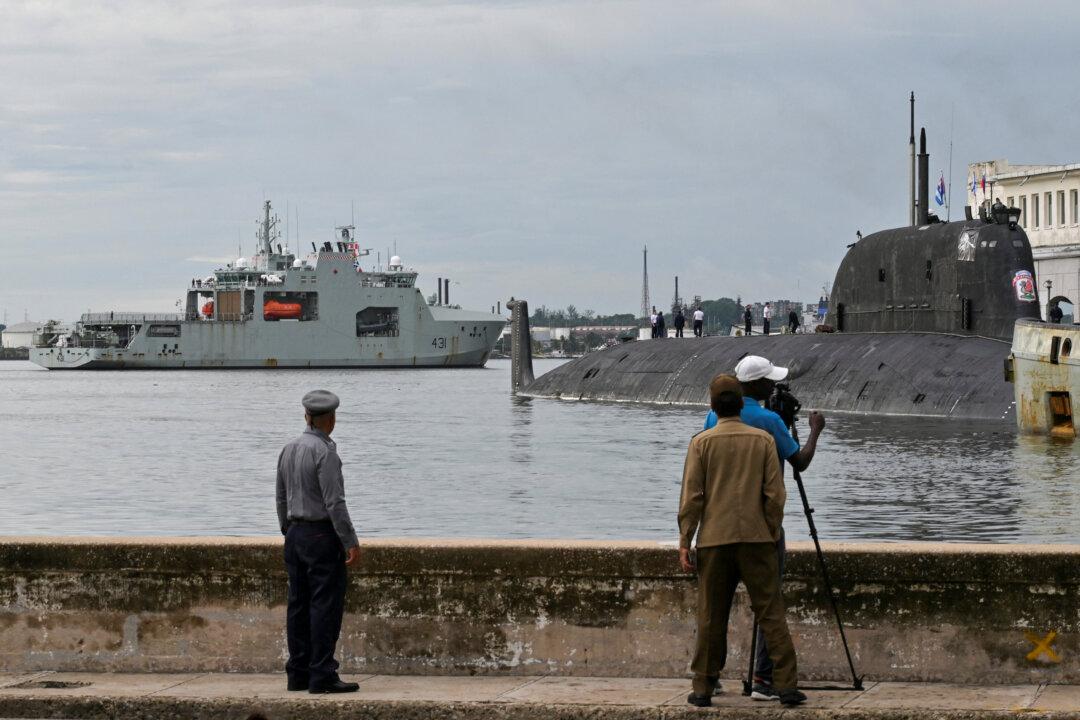 US Attack Sub, Canada Navy Patrol Ship Arrive in Cuba on Heels of Russian Warships