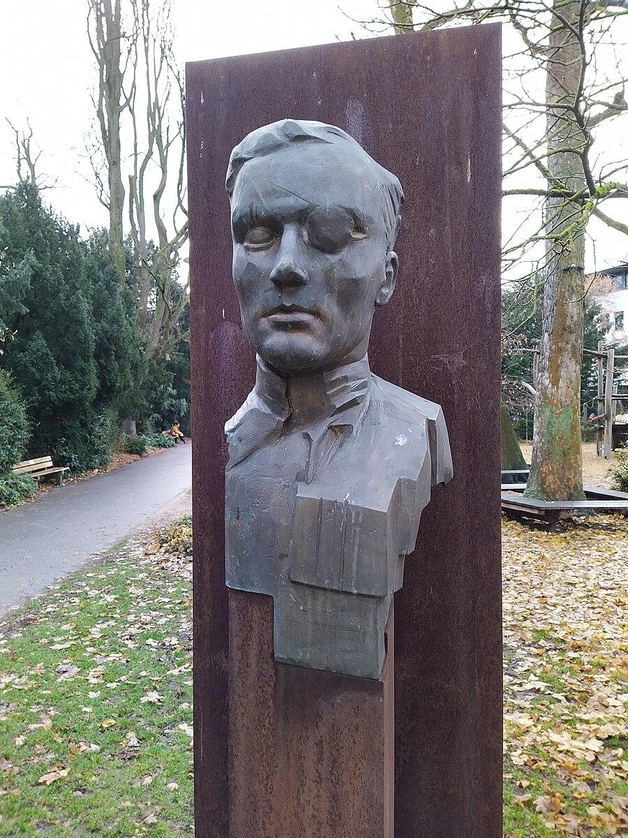 The legacy of Claus von Stauffenberg is one of pure moral thinking. Despite the failure of the coup, Stauffenberg pursued truth and right action, even at the ultimate cost. (<a class="mw-userlink" title="User:Gerd Fahrenhorst" href="https://commons.wikimedia.org/wiki/User:Gerd_Fahrenhorst"><bdi>Gerd Fahrenhorst</bdi></a>/<a href="https://commons.wikimedia.org/wiki/File:Claus_Schenk_Graf_v._Stauffenberg_B%C3%BCste_Bamberg_1.jpg">CC BY-SA 4.0</a>)