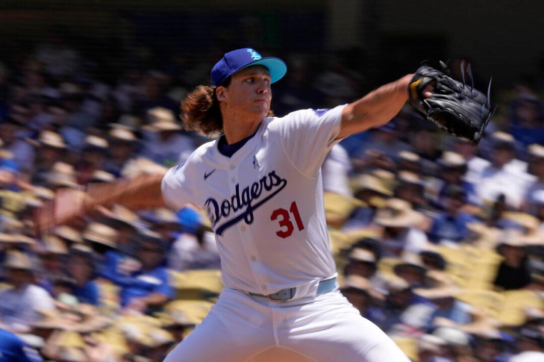 Ohtani, Glasnow Lead Dodgers Past Royals, but Betts Suffers Broken Hand