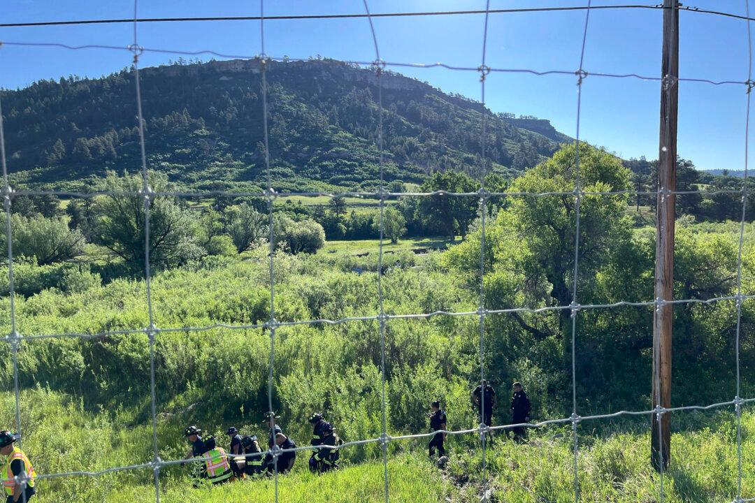 2 People Seriously Injured After Small Plane Crashes Near Interstate South of Denver