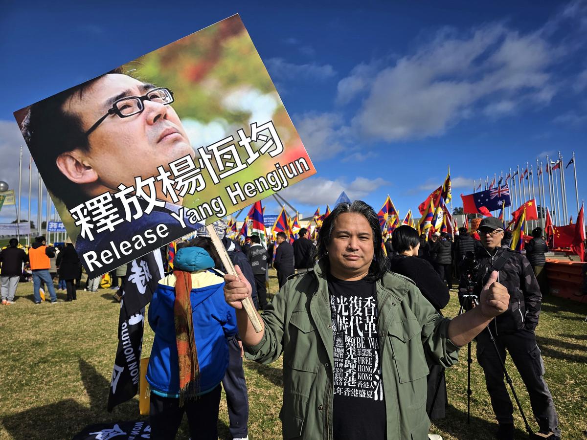 YouTuber and CCP critic Edwin Yin, who has been targeted by the Chinese Communist Party (CCP) with threats and surveillance, attended a rally in response to the official visit of CCP Premier Li Qiang in Canberra, Australia, on June 17, 2024. (The Epoch Times)