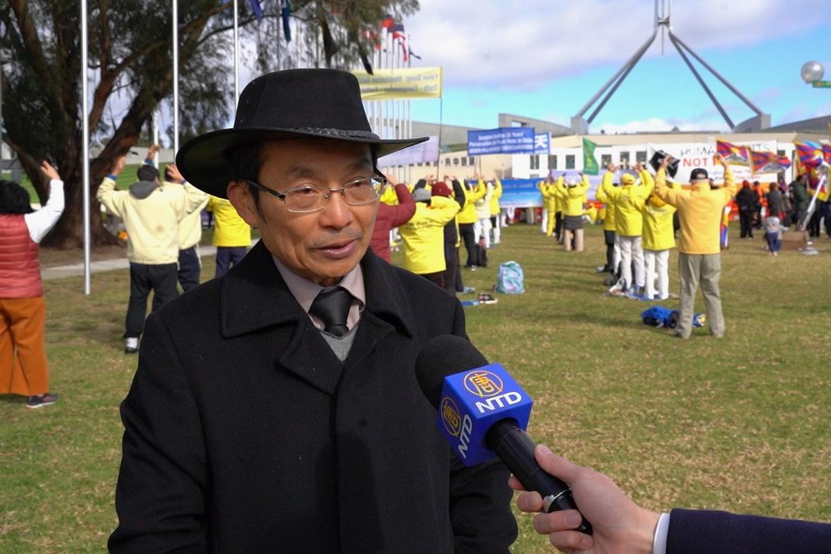 Associate professor Feng Chongyi at the University of Technology Sydney attending a protest against CCP Premier Li Qiang's official visit to Canberra, Australia, on June 17. (The Epoch Times)