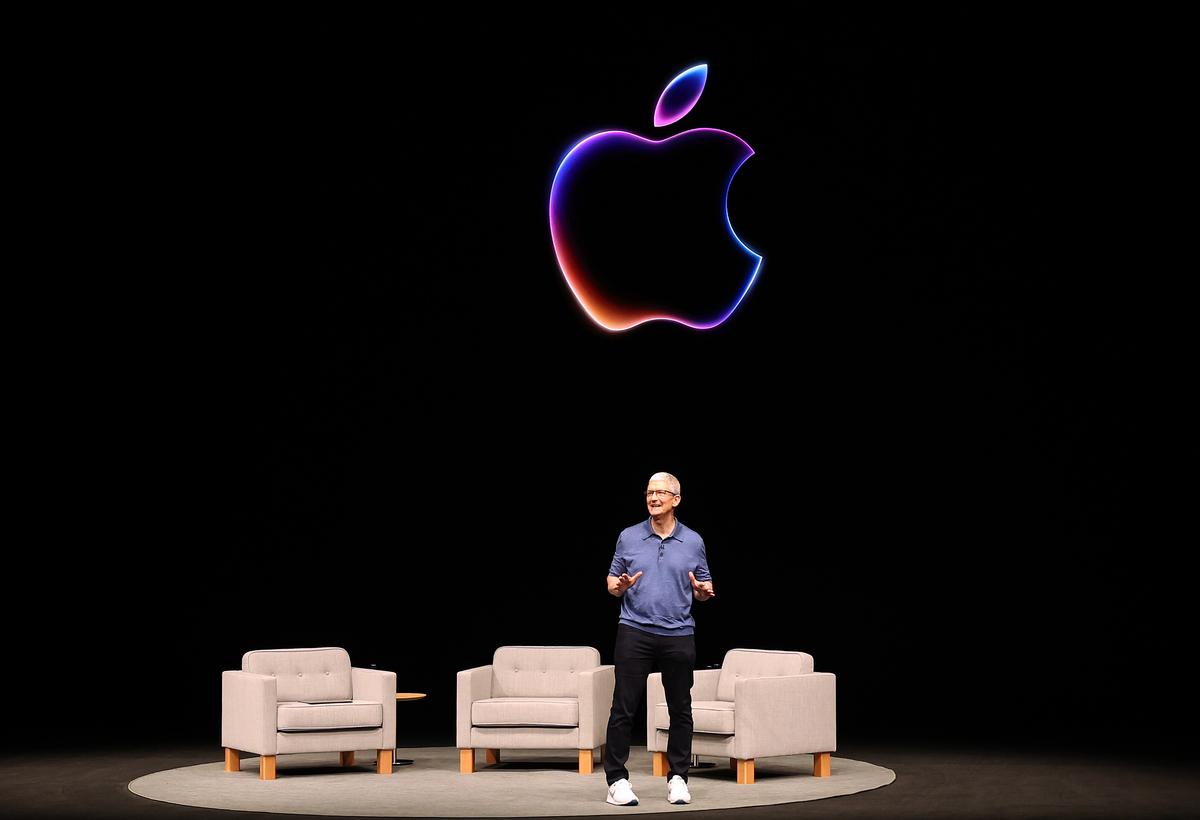 Apple Agrees to Abide by Biden Admin’s AI Safety Guidelines