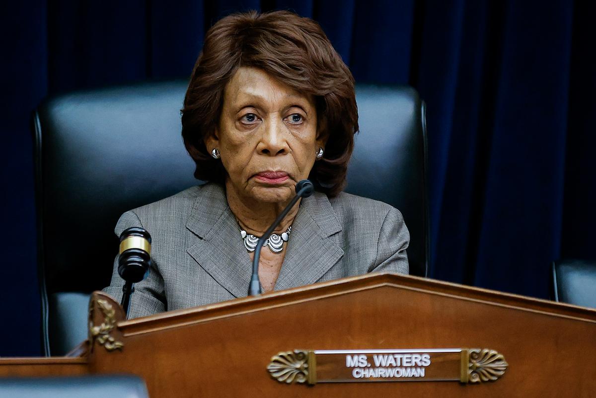 Texas Man Gets 33 Months Jail for Threatening to Kill Rep. Maxine Waters