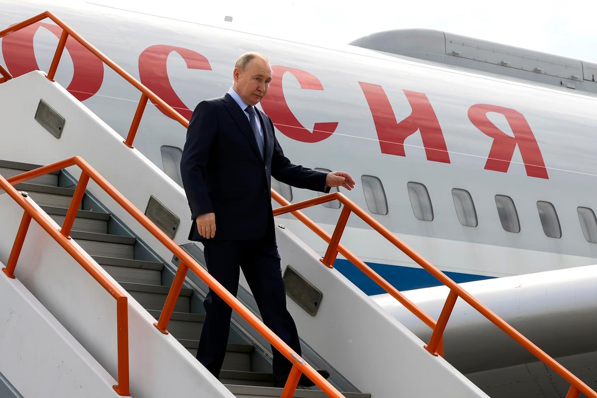 US Diplomat Heads to Vietnam Day After Putin Visit