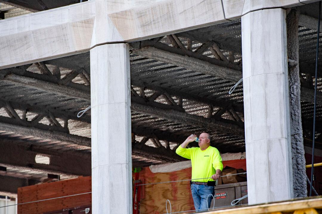 Workers Cope With Heat Wave That Blankets Northeast, Southwest